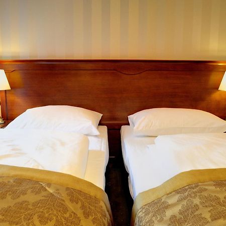 Hotel Kazimierski Zdroj Яновец Екстериор снимка