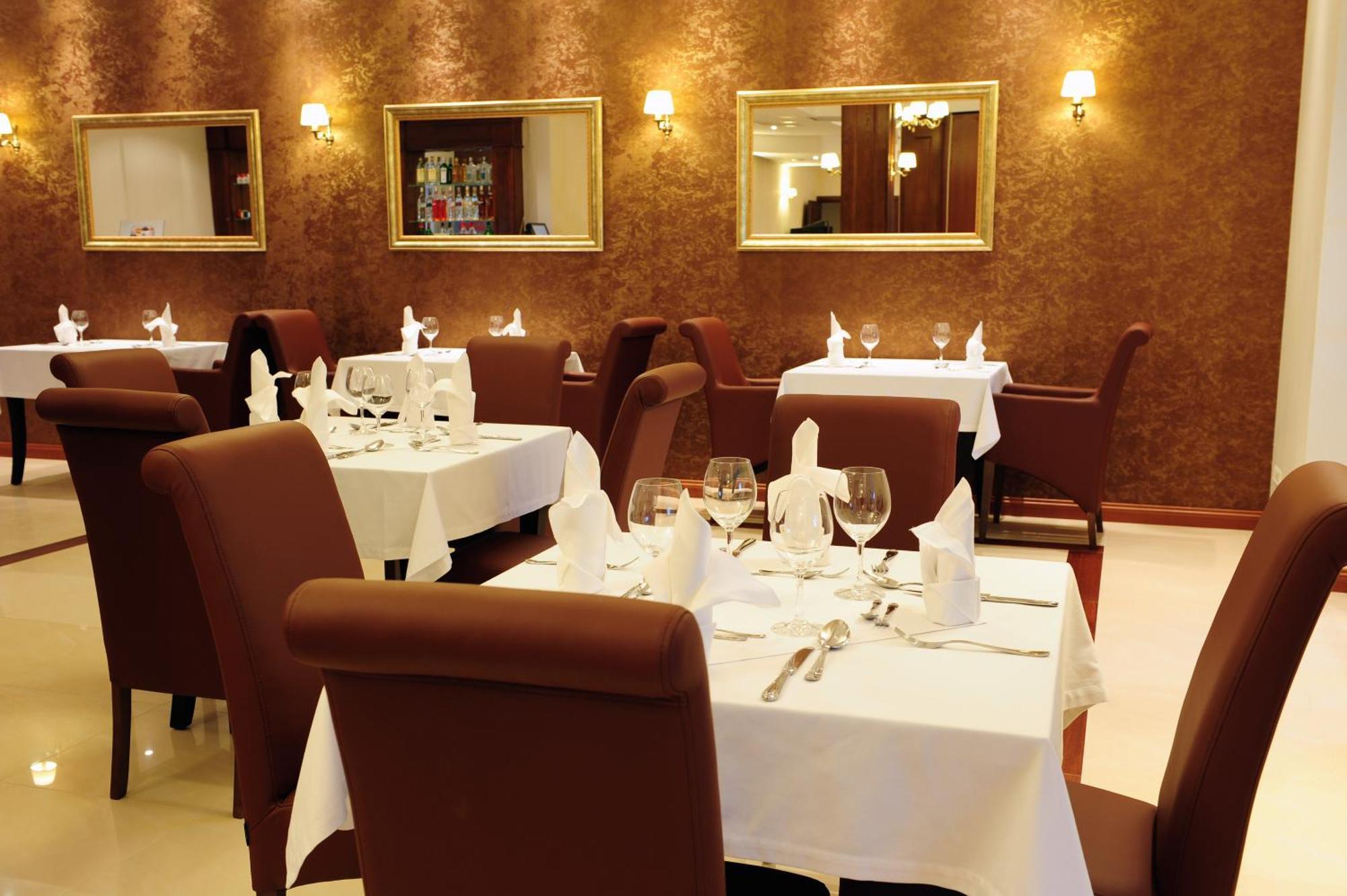 Hotel Kazimierski Zdroj Яновец Екстериор снимка