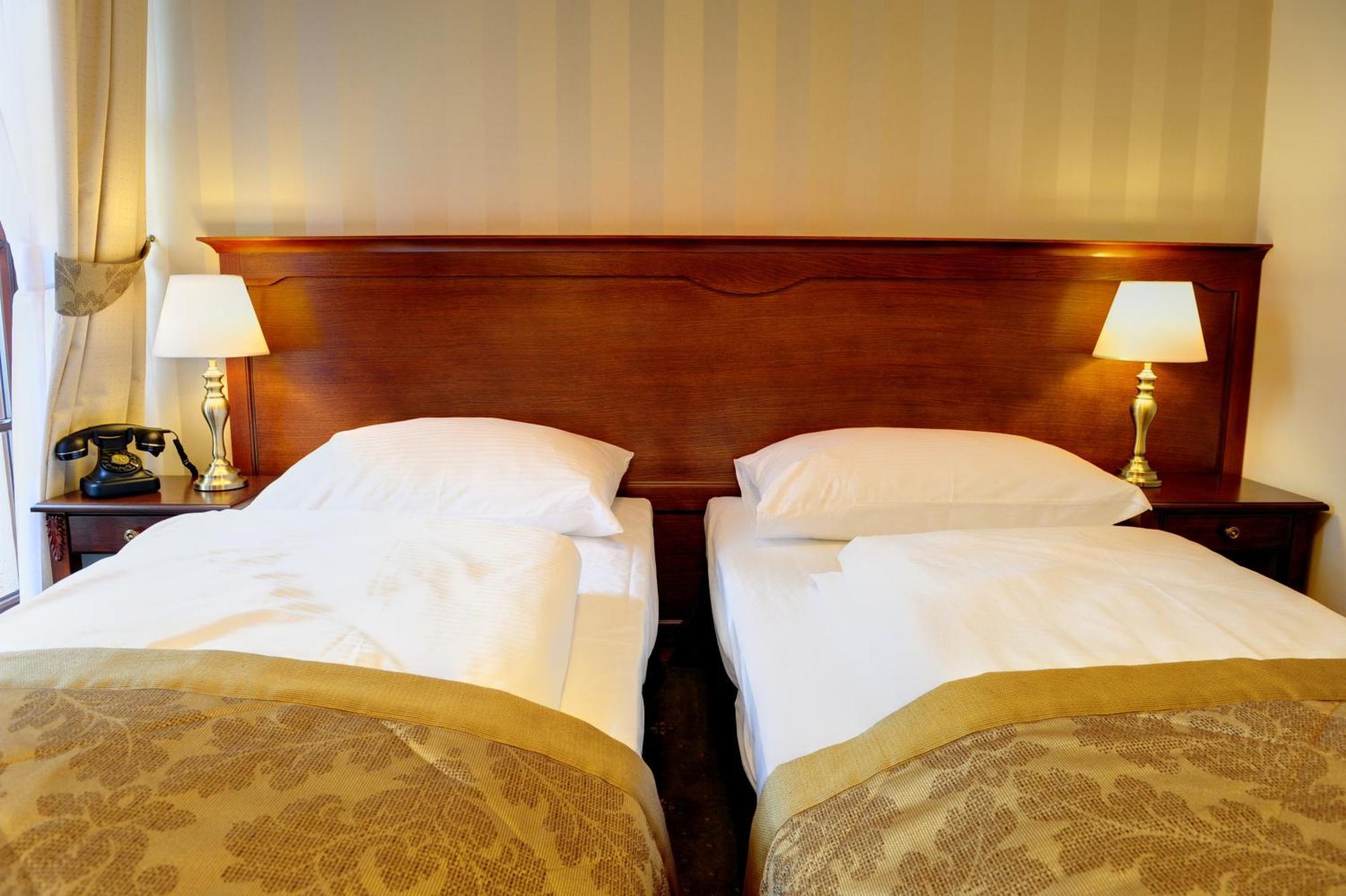 Hotel Kazimierski Zdroj Яновец Екстериор снимка