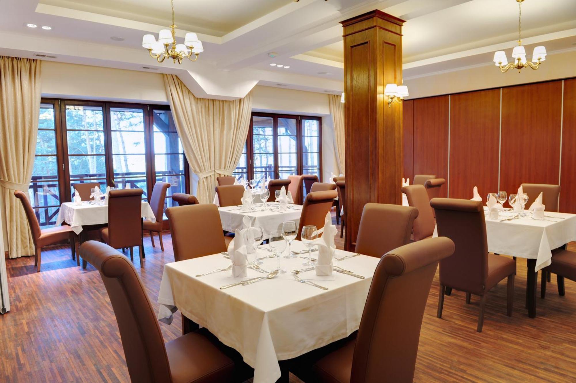 Hotel Kazimierski Zdroj Яновец Екстериор снимка