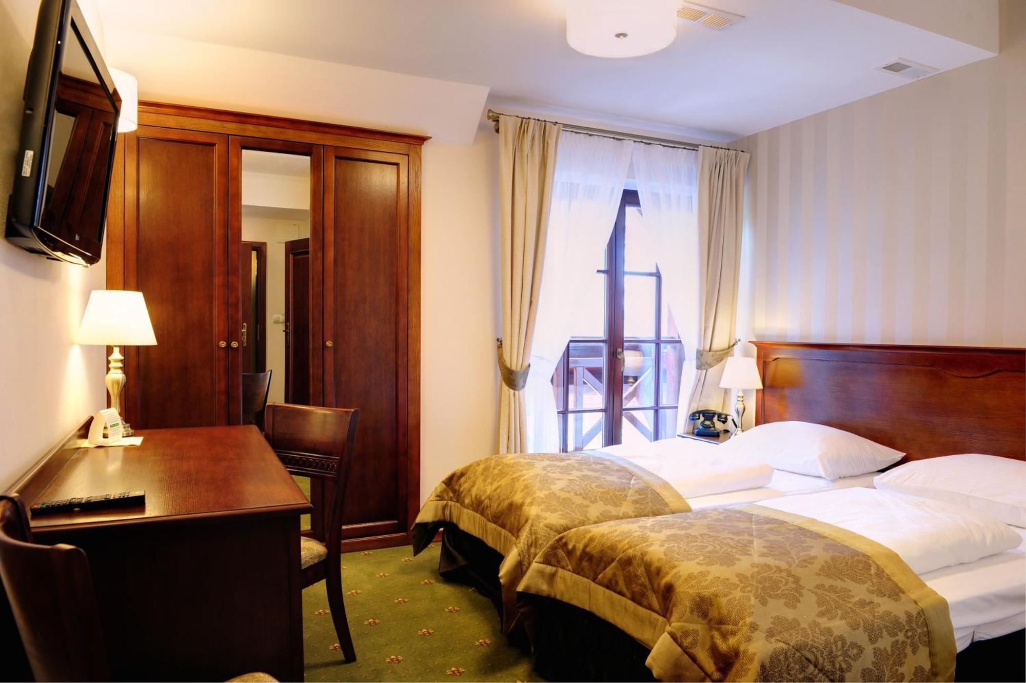 Hotel Kazimierski Zdroj Яновец Екстериор снимка